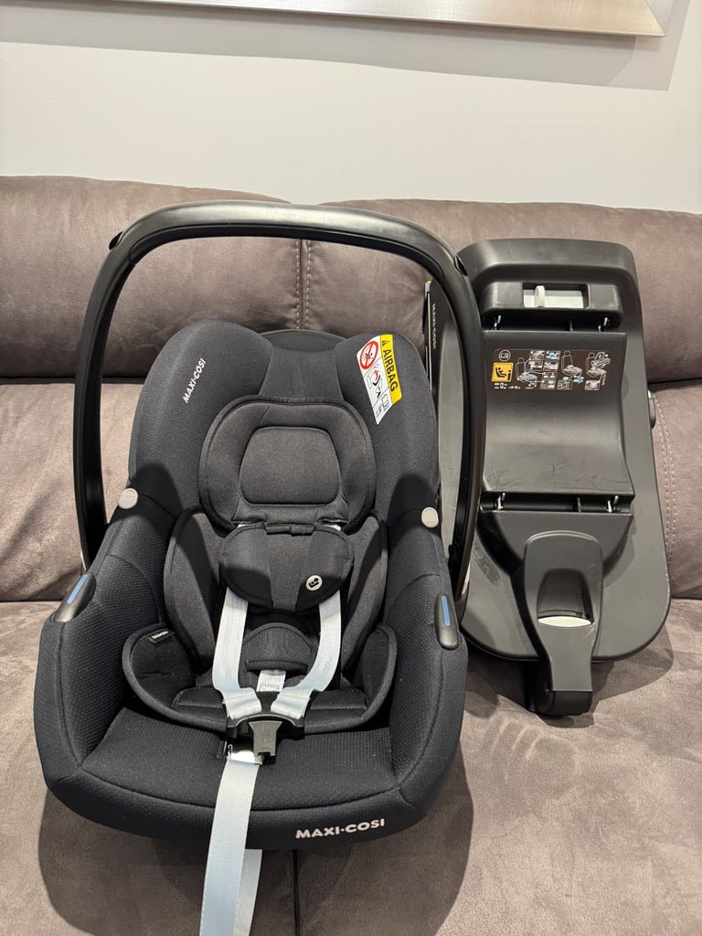 image for Maxi cosi cabriofix car seat and isofix base 