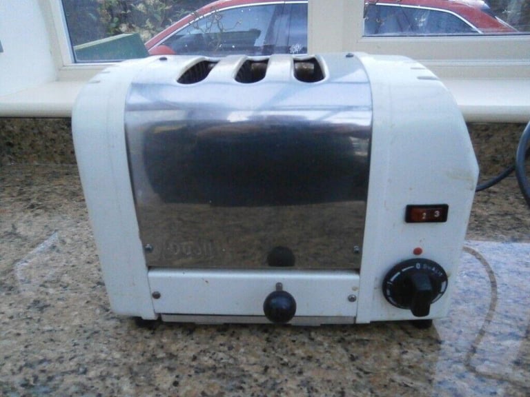 Dualit Classic 3 slot Toaster White and Chrome