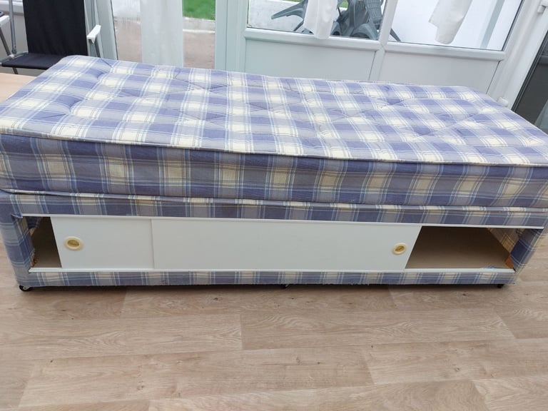 Single divan bed with mattress and bedsides 