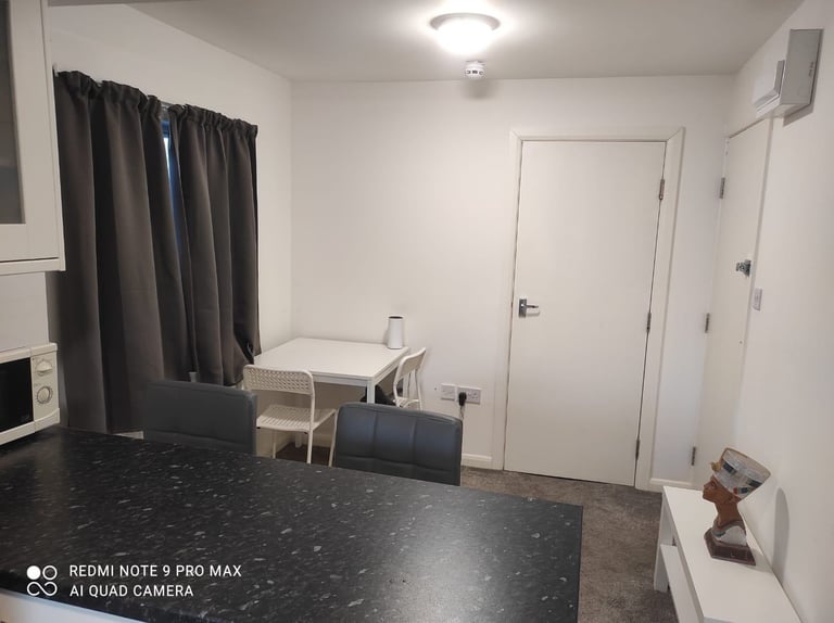 A beautiful executive 1 Bed flat. Separate kitchen and shower room. £1300 inc ALL bills except Elec
