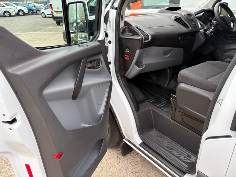2015 Ford Transit Custom 2.2 TDCi 100ps Low Roof Van ECOnetic PANEL VAN Diesel Manual