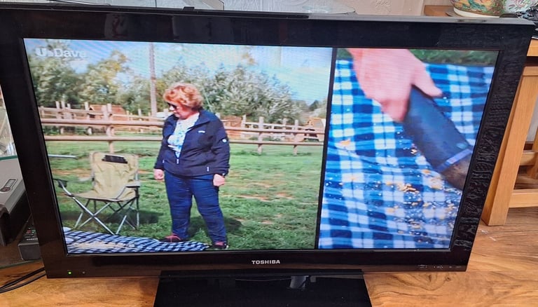 Toshiba 32in freeview TV with built-in dvd and remote 