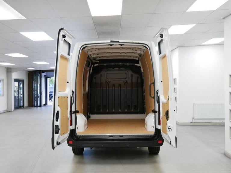 71 RENAULT MASTER 2.3 DCI 135 BHP L2 H2 MEDIUM BUSINESS + ( AIR CON )