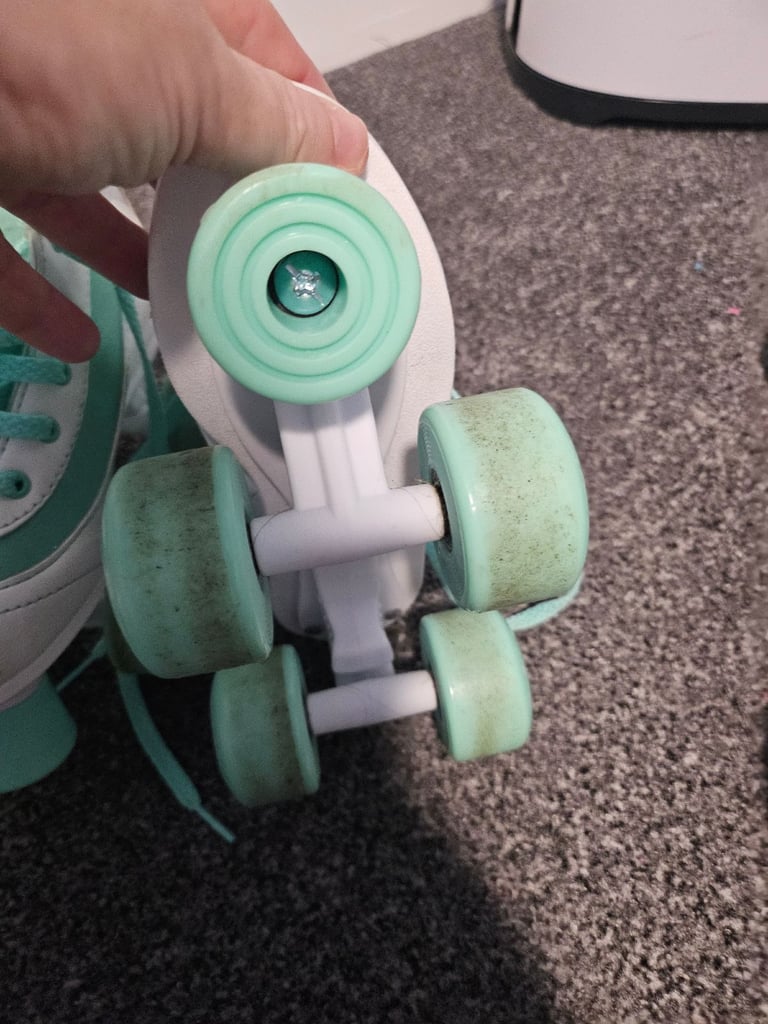 Firestar derby roller skates 