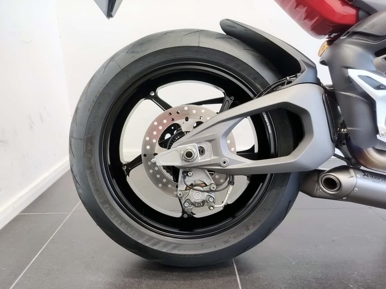 2025 Ducati Streetfighter V4S Red 562 Miles Akro Exhaust | £372 Dep & £372 pcm