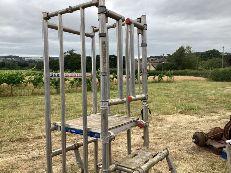 Scaffold tower podium  