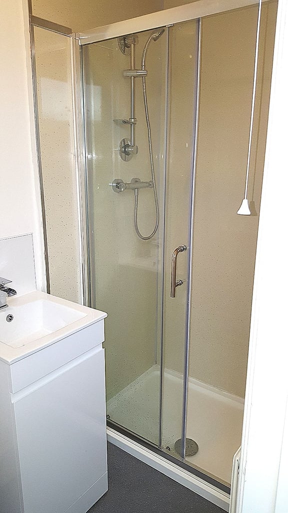Ensuite DSS only shared house - fantastic place, 6 x ensuites. Not to be missed!