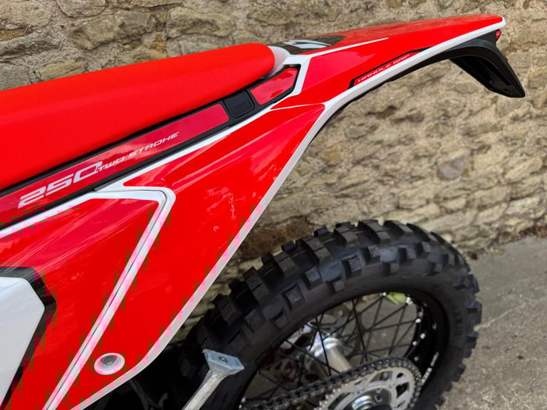 Beta RR250 X-PRO Enduro Bike, New 2025 Model, Clearance & Free Accessories 