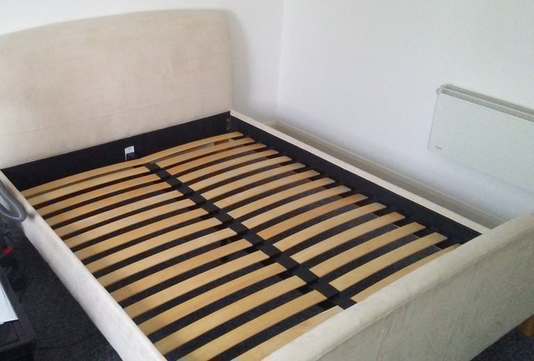 Double bed frame (more like King size) / ONLY AVAILABLE FOR COLLECTION FROM MONDAY 3rd NOVEMBER!