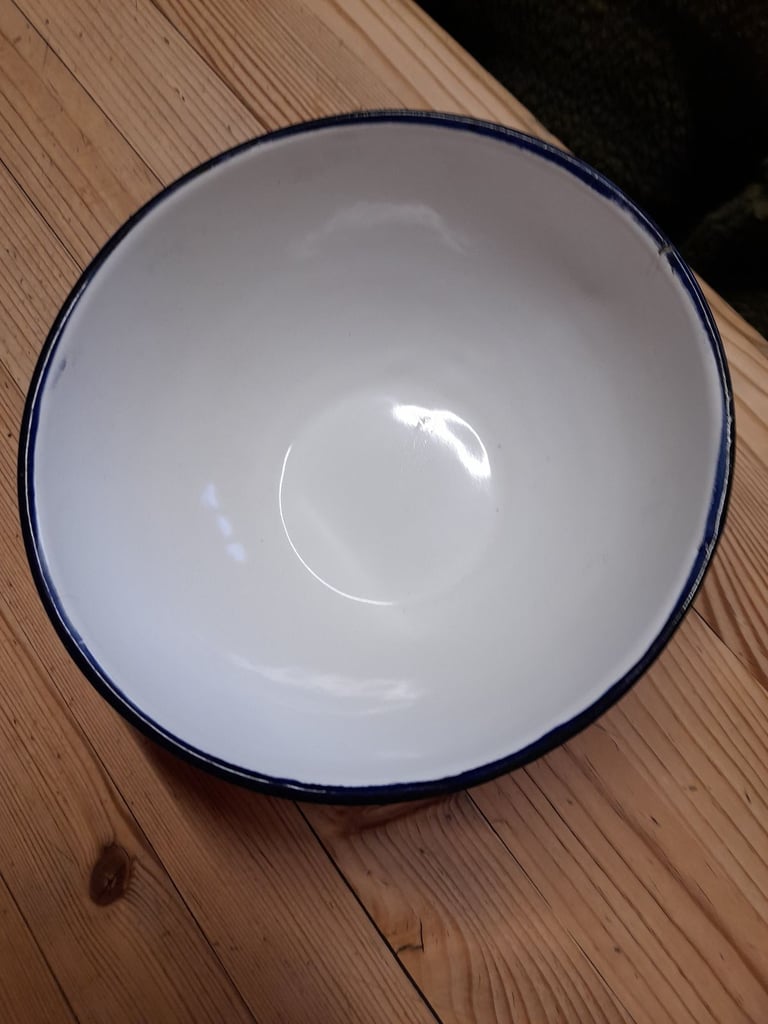 Enamel bowl