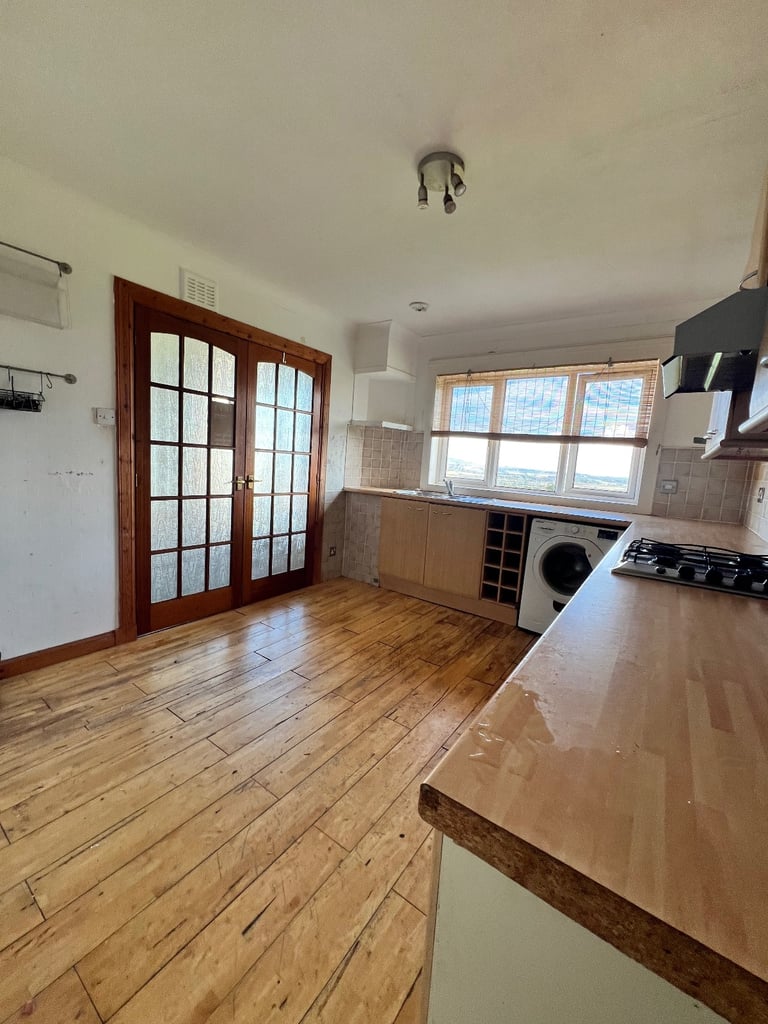 3 Bed Upper Maisonette 