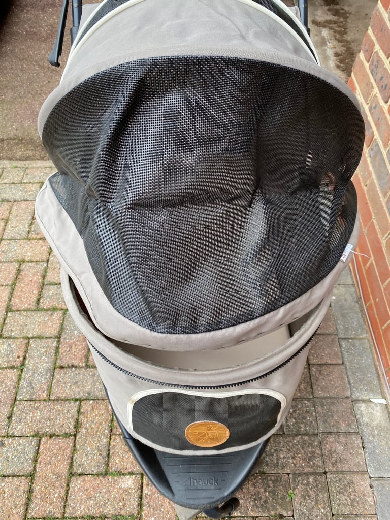 Pet stroller/pram/pushchair 