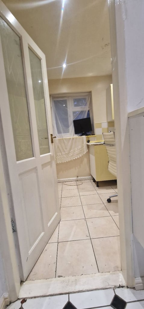 A Large 6 bedrooms, decent property for rent in Gillingham 