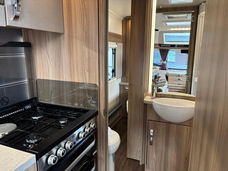 2017 Swift Challenger Hi-Style 560 Rear Island Fixed Bed 12 Months Warranty