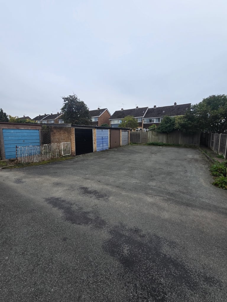 GARAGE TO RENT BASWICH WEEPING CROSS