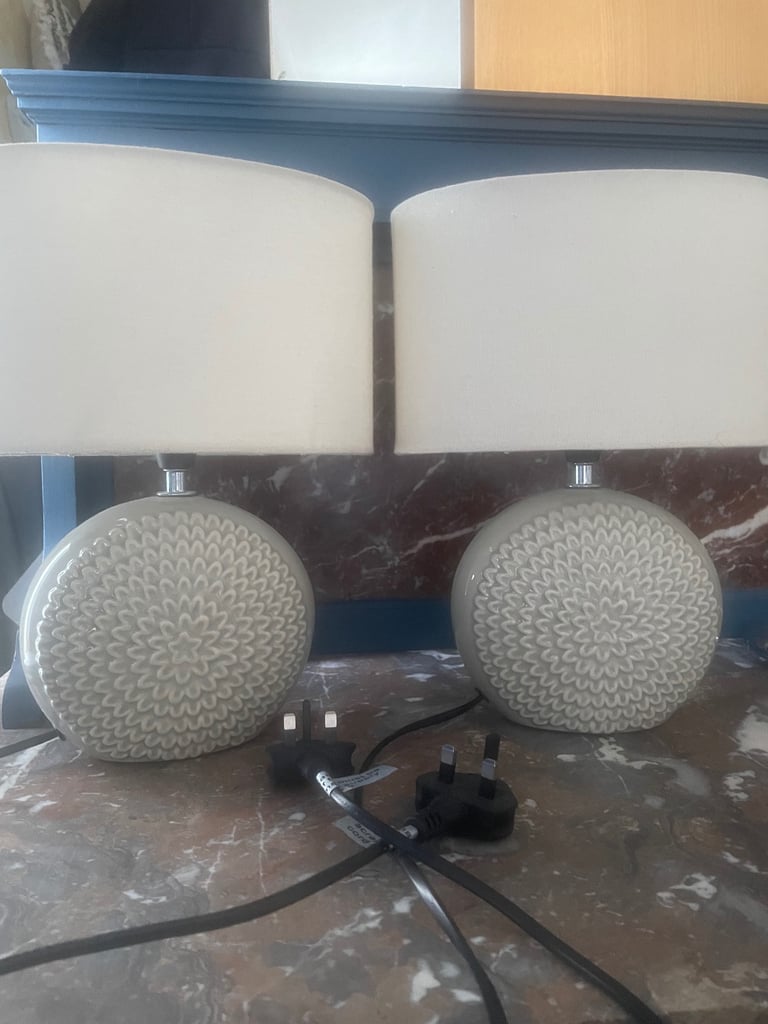image for 2 bedside lamps