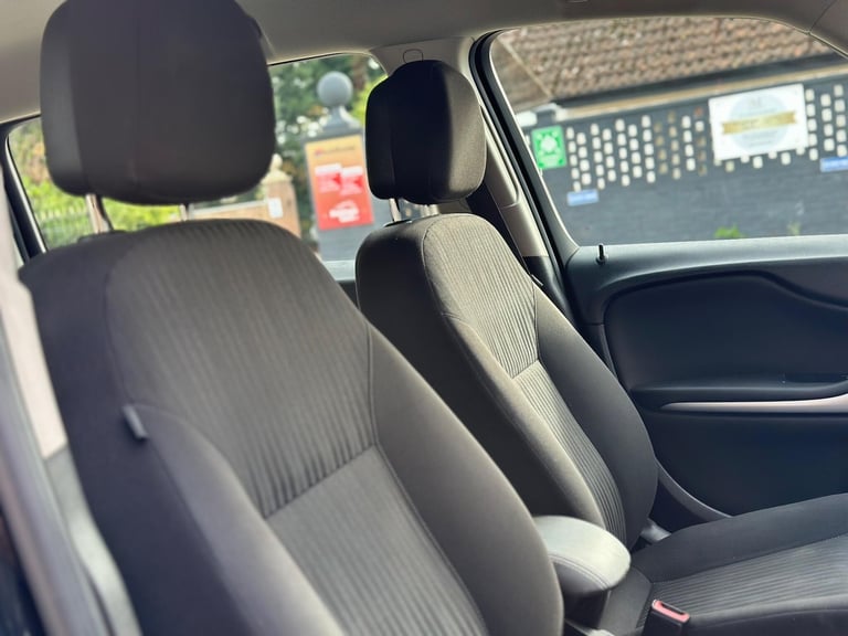 2013 Vauxhall Zafira Tourer 1.8 16V Exclusiv Euro 5 5dr Petrol