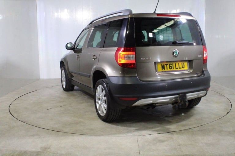 2012 61 SKODA YETI 2.0 TDI ELEGANCE SUV 5DR DIESEL DSG 4WD EURO 5 (140 PS) DIESE