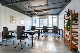 (Old Street) Private Offices: 12 to 80 desks | Serviced Rental