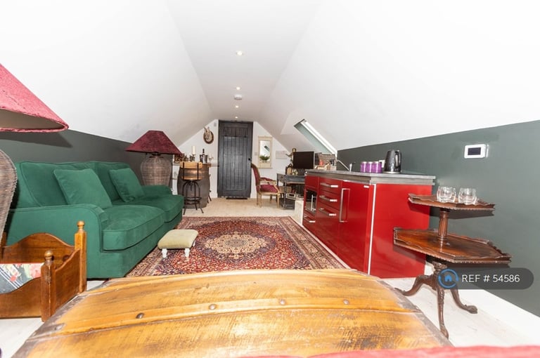 Studio flat in Pickwell Lane, Rh17 5Rh, RH17 (#54586)