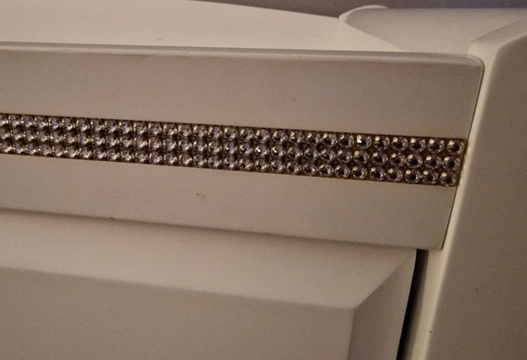 VIB Charmer Elements Wardrobe and Drawers/Changing Table