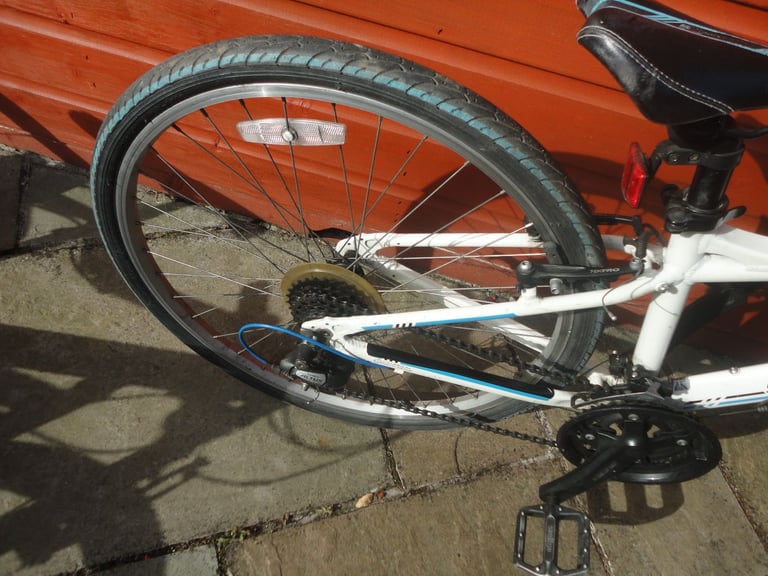 Carrera saruna bike, 13 inch lightweight frame, 26 inch wheels,21 gears, working order