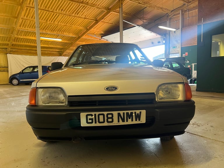 Ford Escort MK4 1.6GL Estate - Walk Around Video