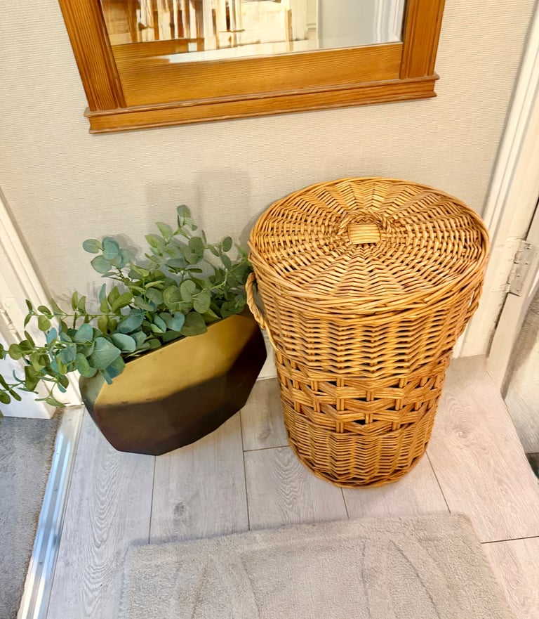 Wicker laundry basket with handles & lid