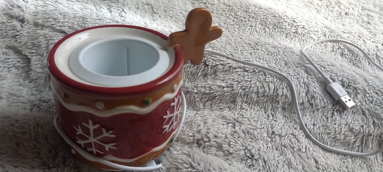 image for Gingerbread scentcy warmer 