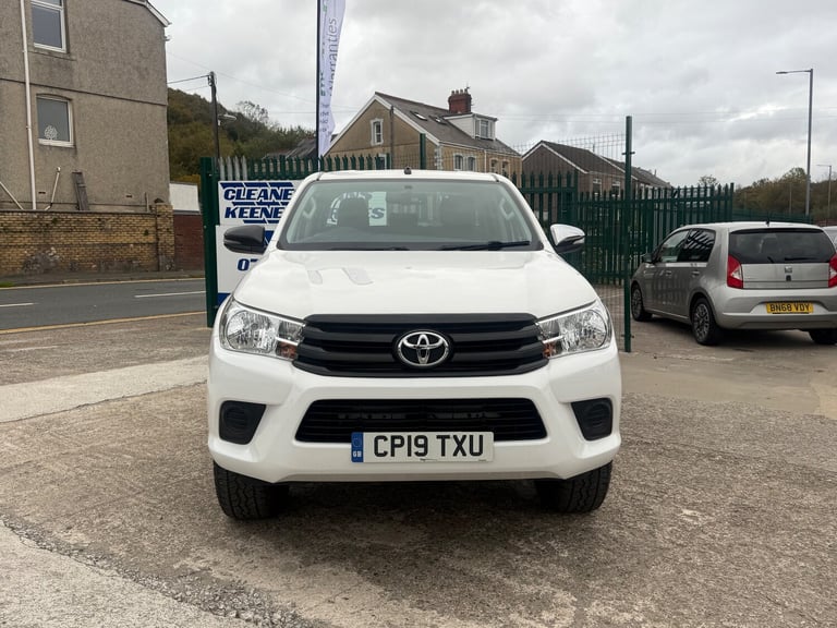 2019 Toyota Hi-lux 2.4 D-4D Active Pickup Double Cab 4dr Diesel Manual 4WD Euro