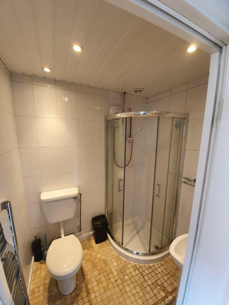 Spacious & Cosy Ensuite Room for Rent CV1 3ES 