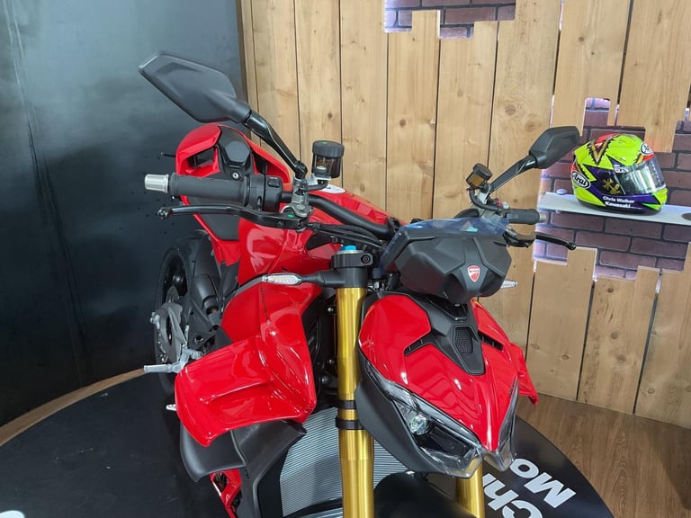 Ducati Streetfighter V4S 2025 in Stock! FREE UK DELIVERY! Stunning! 4.9% APR!!