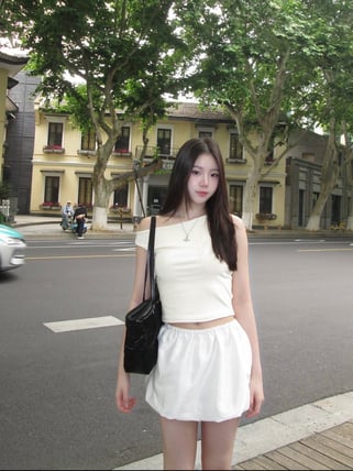 มินนี่ - sideline รับงาน รัชดา 17