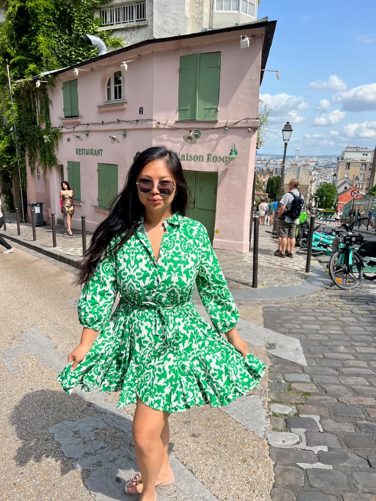 Montmartre Marvels Small-Group Tour with Renoir Gardens Entrance