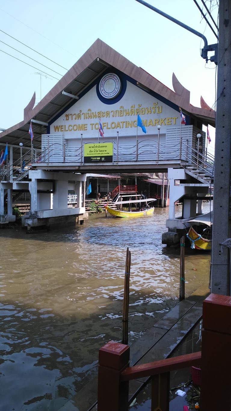 Damnoen Saduak Floating Market