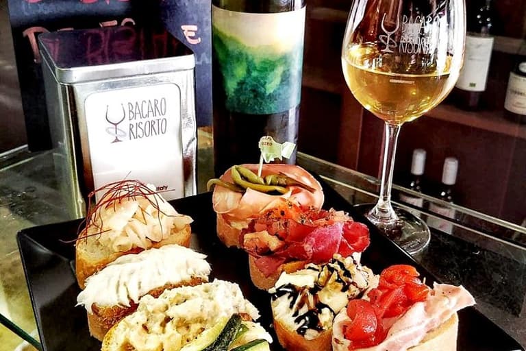 Brunetti's Venice: A Culinary Journey Through Leon's Mysteries