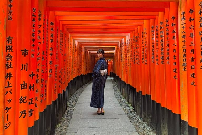 Kyoto Early Bird Tour: Fushimi Inari, Kiyomizu-dera & Gion