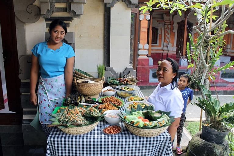 PRIVATE Authentic Balinese Cooking Class in Ubud at Putu's Home