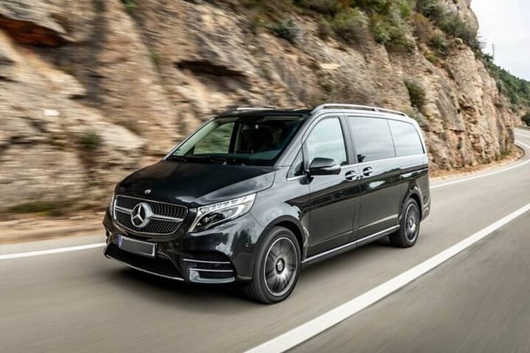 Transfers between Paris and Paris Airports/Disneyland/Versailles