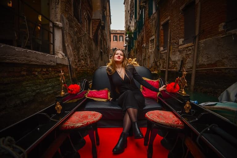 Luxurious Photoshoot in Venice