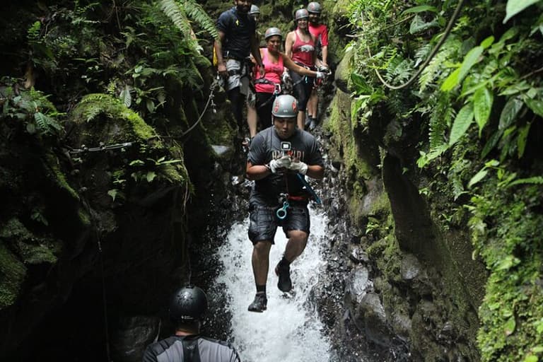 Arenal Volcano Canyoning; Avventura di discesa in corda doppia alla cascata più apprezzata