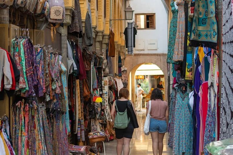 Stroll through Granada: historic center and Albayzín