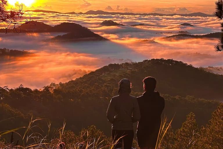 Dalat: Cloud Hunting & Sunrise Trekking to Hon Ho Mountain