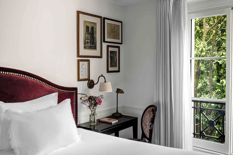 🏙️ Mid-Range Boutique Comfort: La Chambre du Marais