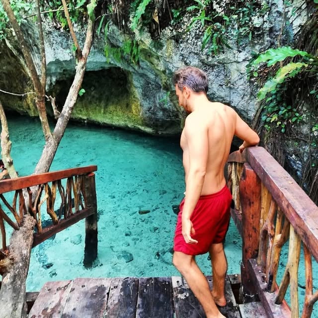 A refreshing break from the pandemic 💧

#mexico🇲🇽 #cenote #vacays #traveling 