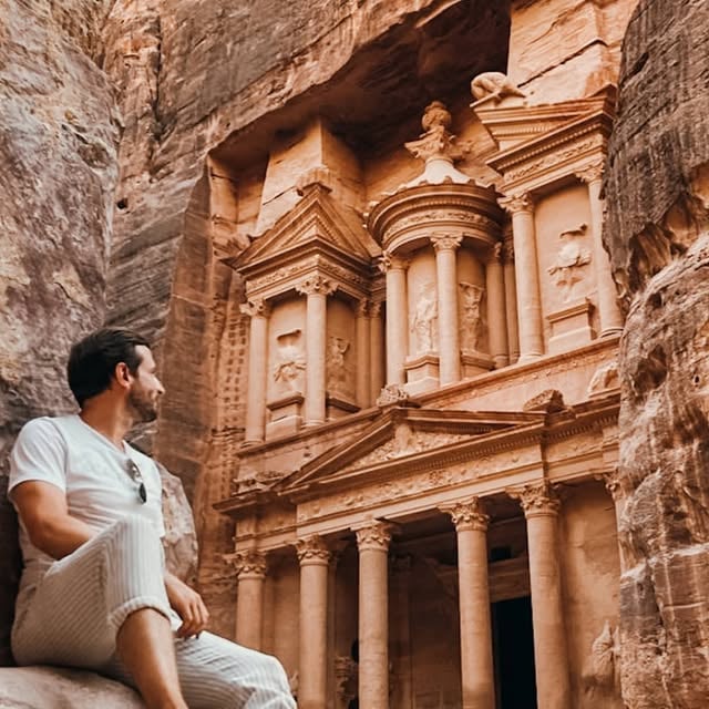 Finishing summer vacations in style. 🇯🇴😎

#jordan #petra #roadtrip #summer202