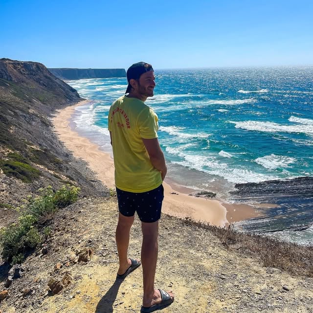 Exploring hidden gems in Portugal. 
🇦🇷🇵🇪🇨🇭reunion-trip. 

#portugal #beach