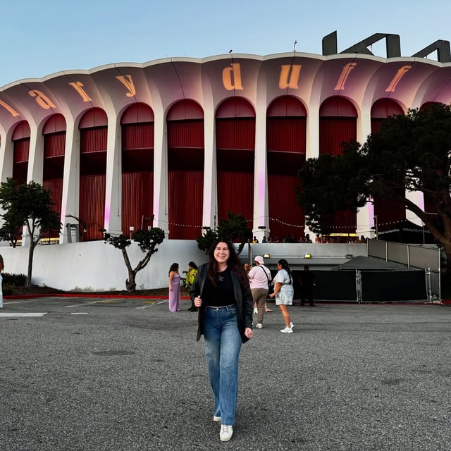 Living out my 5th grade dreams of seeing THE @hilaryduff in concert 🤩

My absol