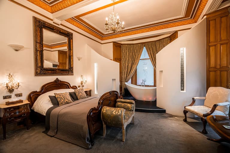 The Alamo Guest House