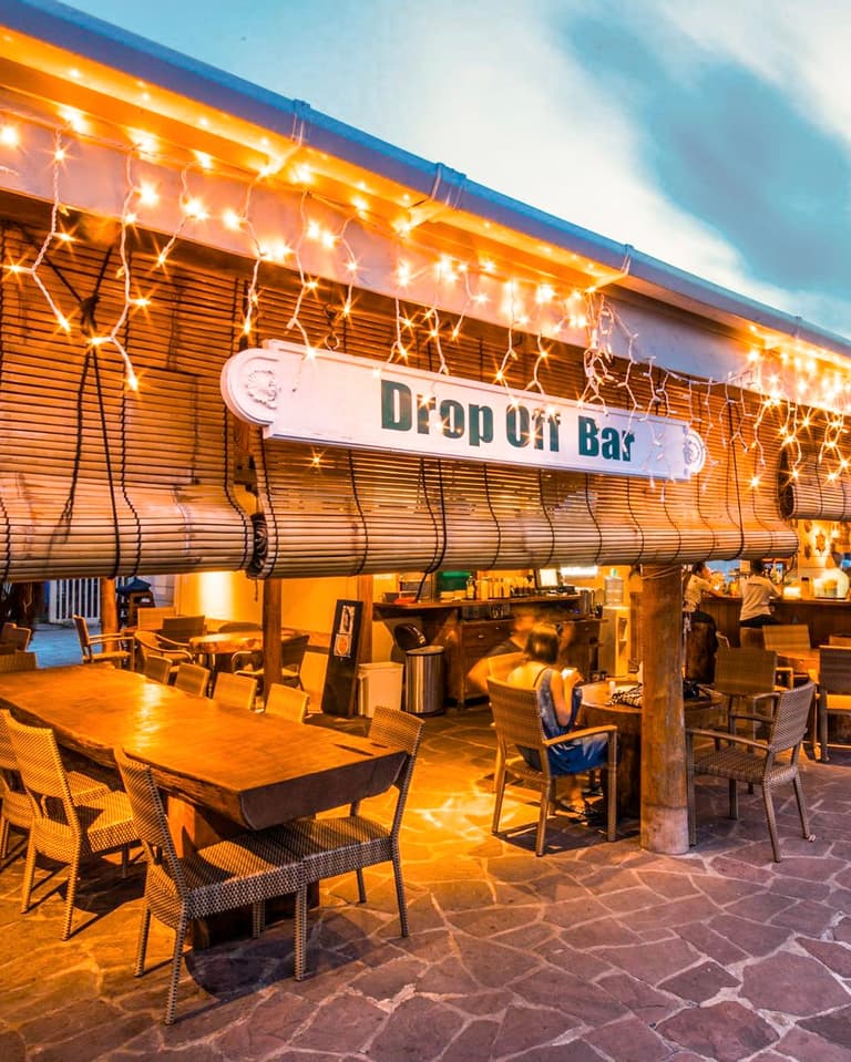 Drop Off Bar and Grill